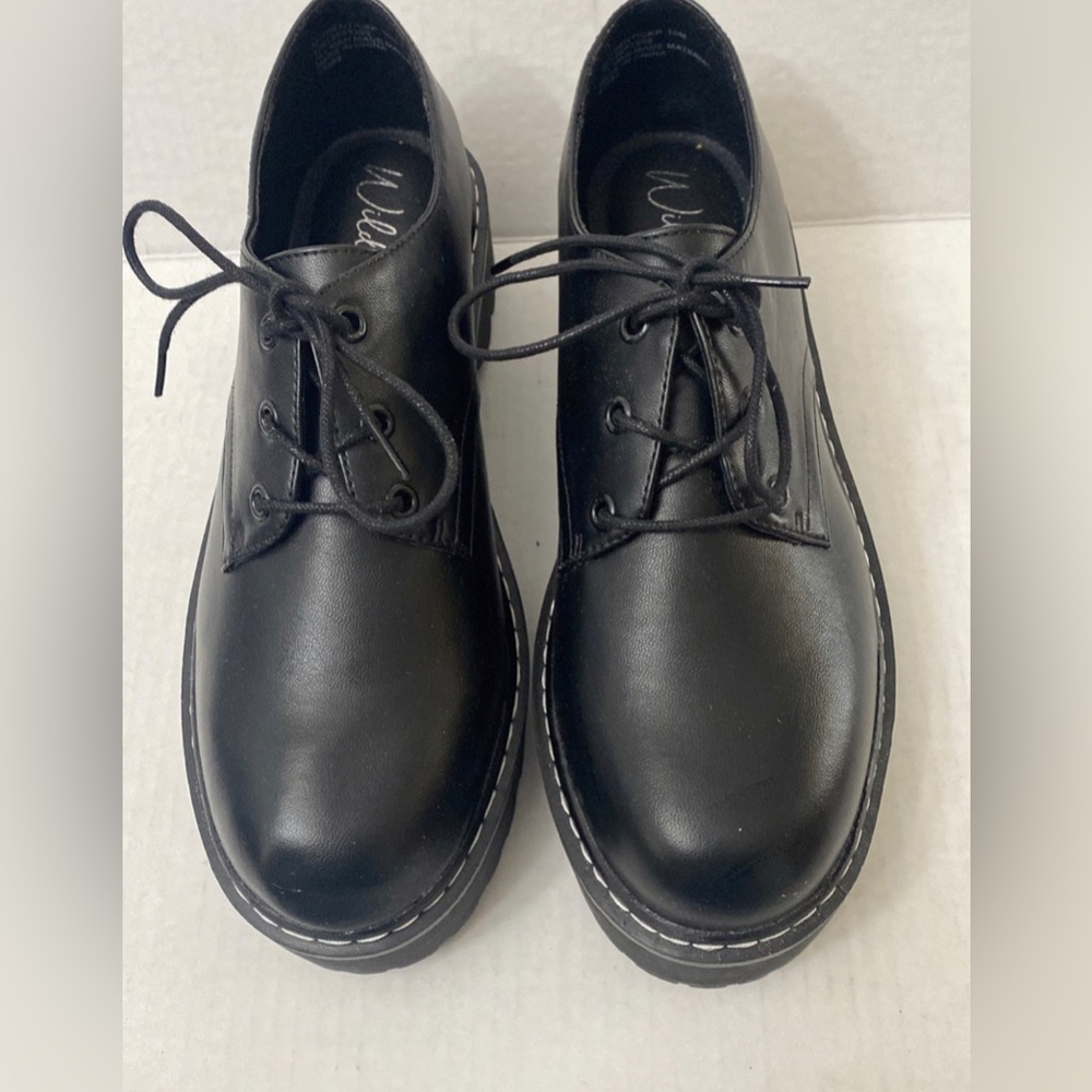 NWOT Wild pair shoes size 10